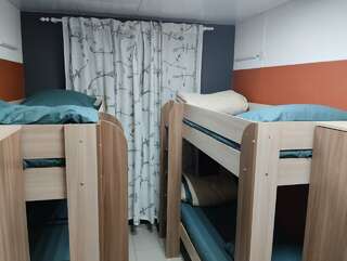 Гостиница Camin Hostel Пермь Кровать в общем 4-местном номере для мужчин и женщин-1