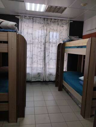 Гостиница Camin Hostel Пермь Общий 4-местный номер для мужчин-1